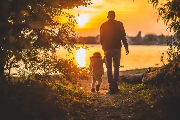 image of dad and child - parental alienation Reading